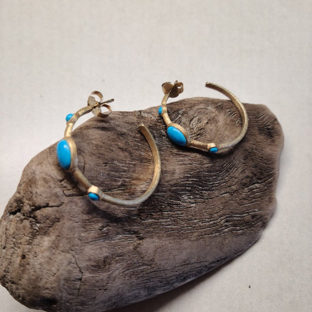 Satin 10k gold open hoop earring with turquoise